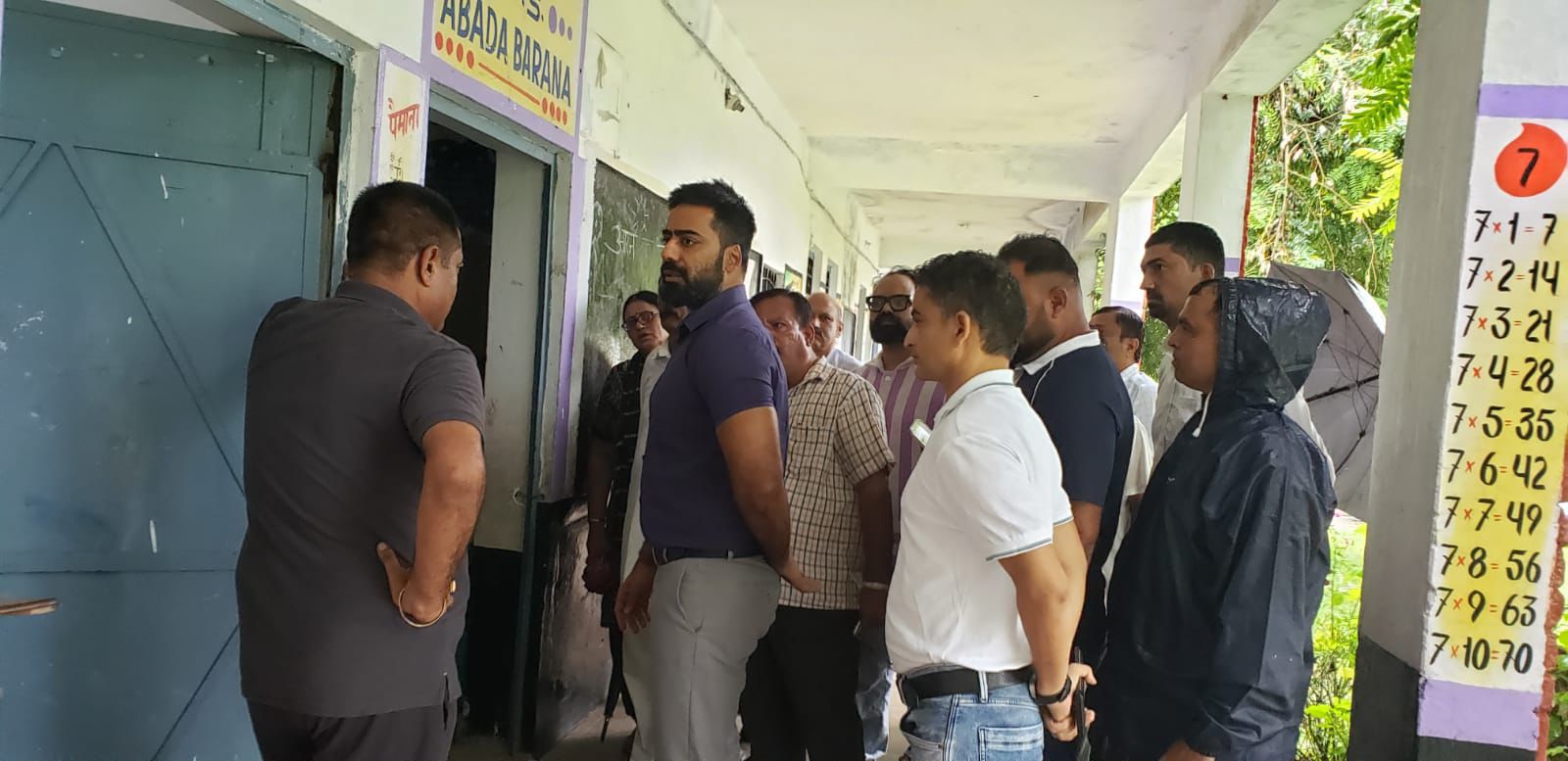 Deputy Commissioner inspected the building of Abada Barana School damaged by rain.